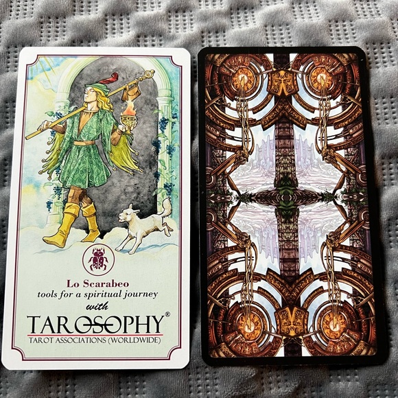 Tarot card deck - Universal Fantasy Tarot - Picture 2 of 7